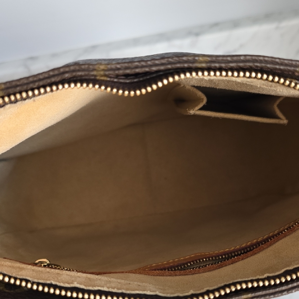 Louis Vuitton Looping GM Monogram Canvas Bag - Picture 13 of 16